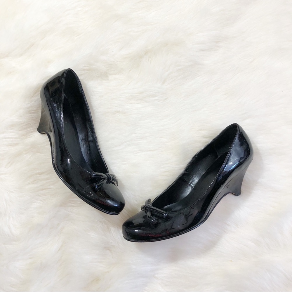 •Ditto Black Shiny Patent Leather Wedge•